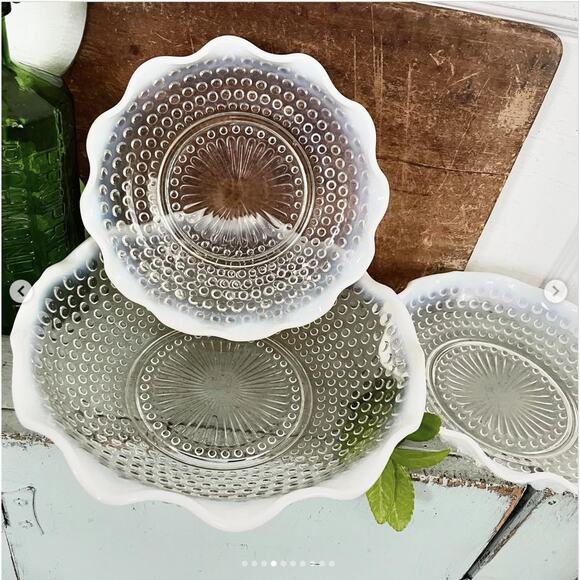 Vtg Anchor Hocking Moonstone Hobnail Opalescent Milk Glass Bowls Ruffle Set x3 - Picture 4 of 10